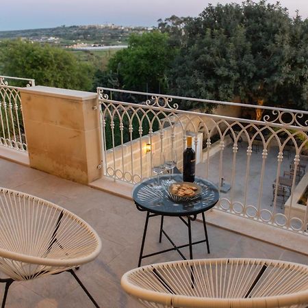 Bed and Breakfast The Carob Tree Victoria Exterior foto