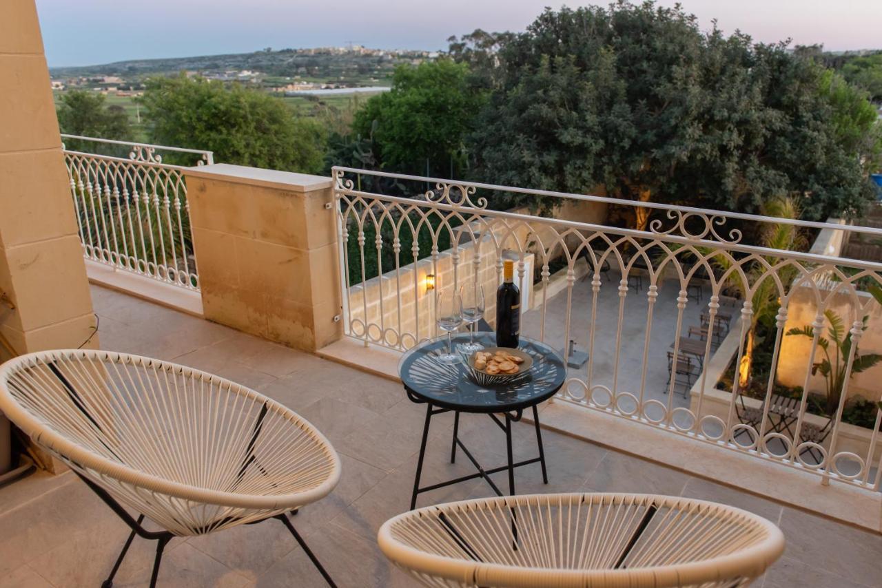 Bed and Breakfast The Carob Tree Victoria Exterior foto